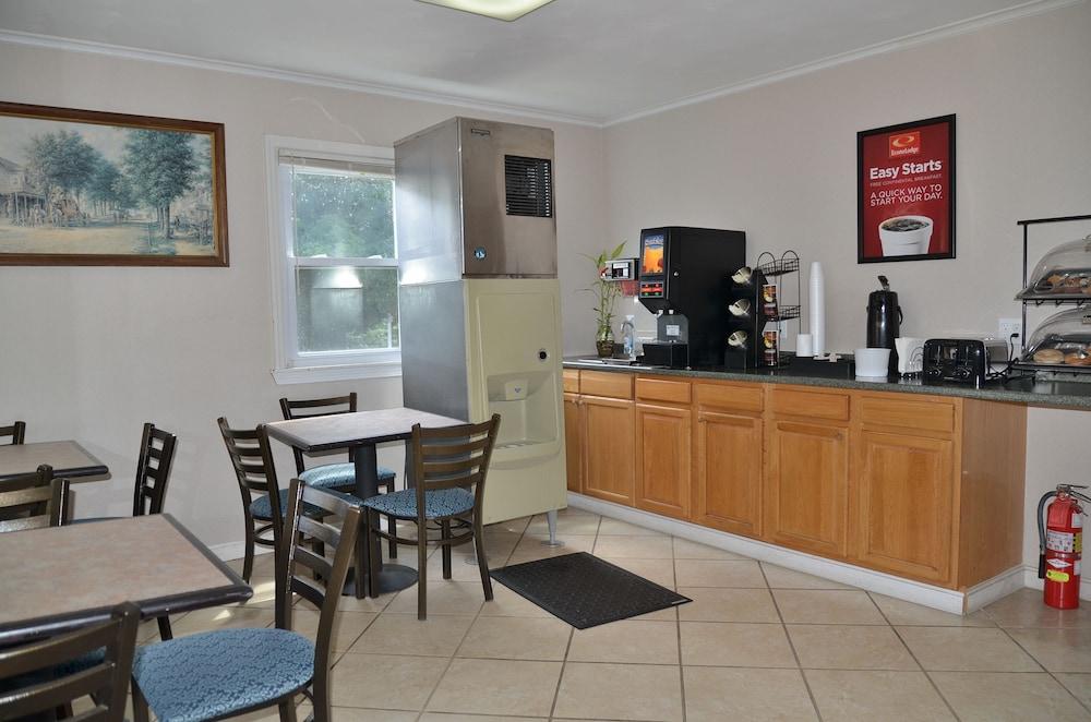 Econo Lodge Sturbridge Route 20 Buitenkant foto