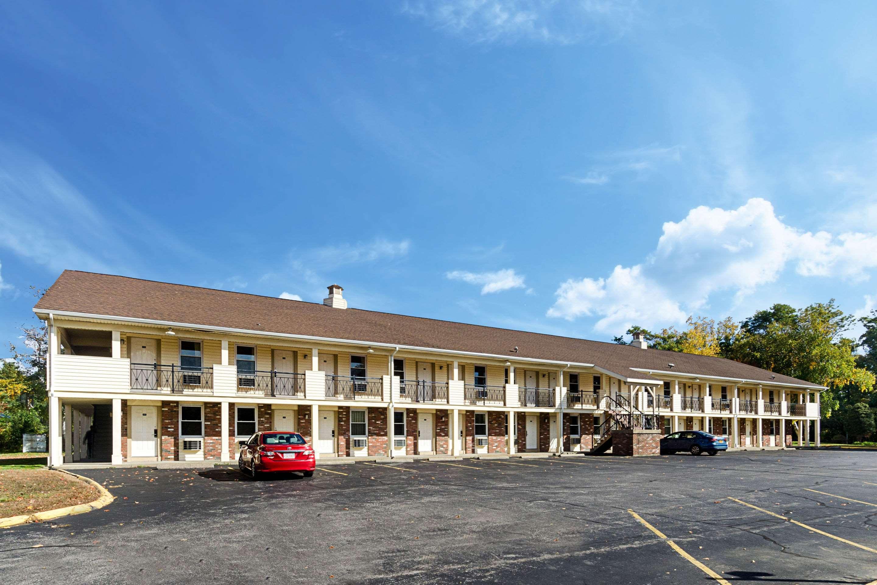 Econo Lodge Sturbridge Route 20 Buitenkant foto