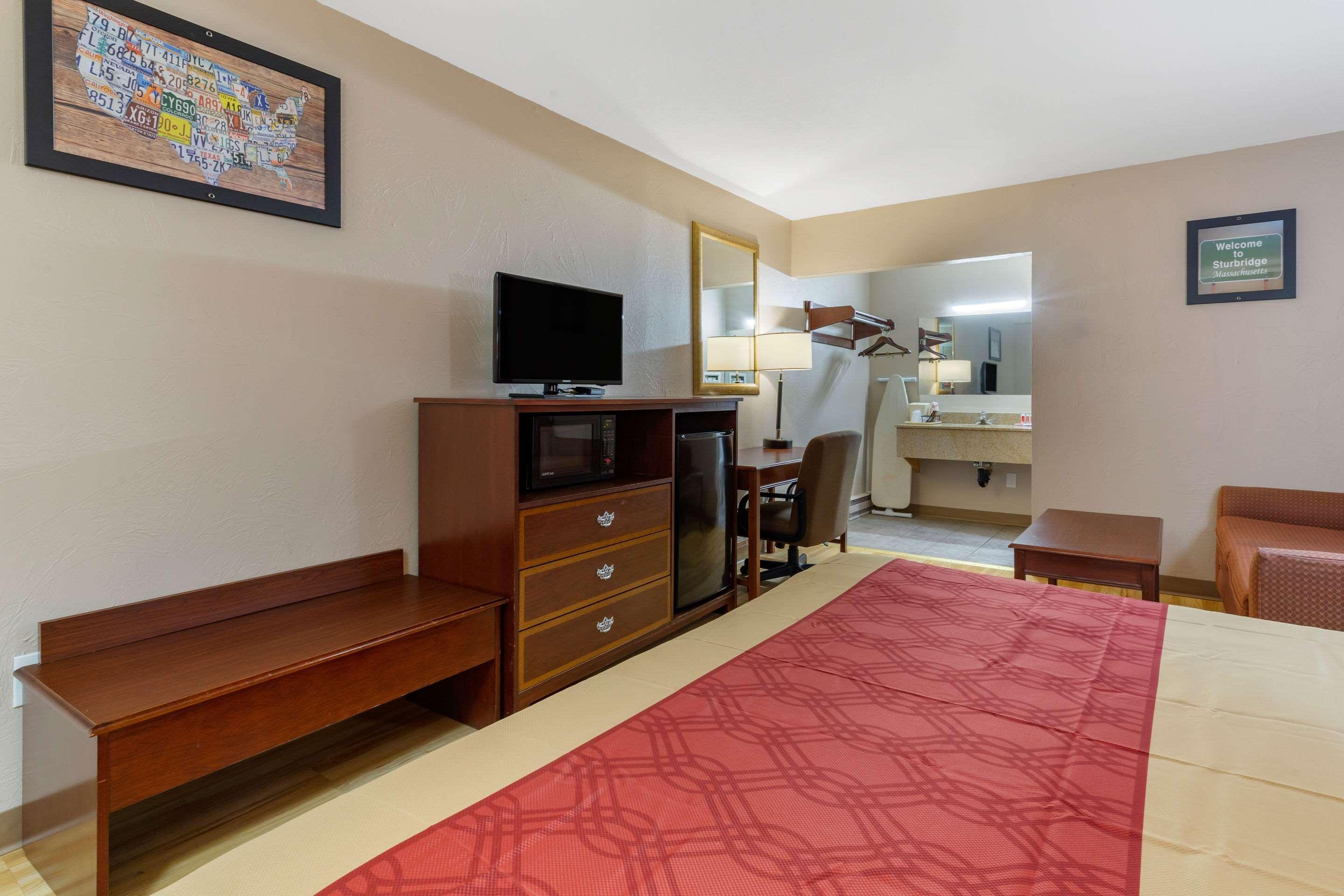 Econo Lodge Sturbridge Route 20 Buitenkant foto
