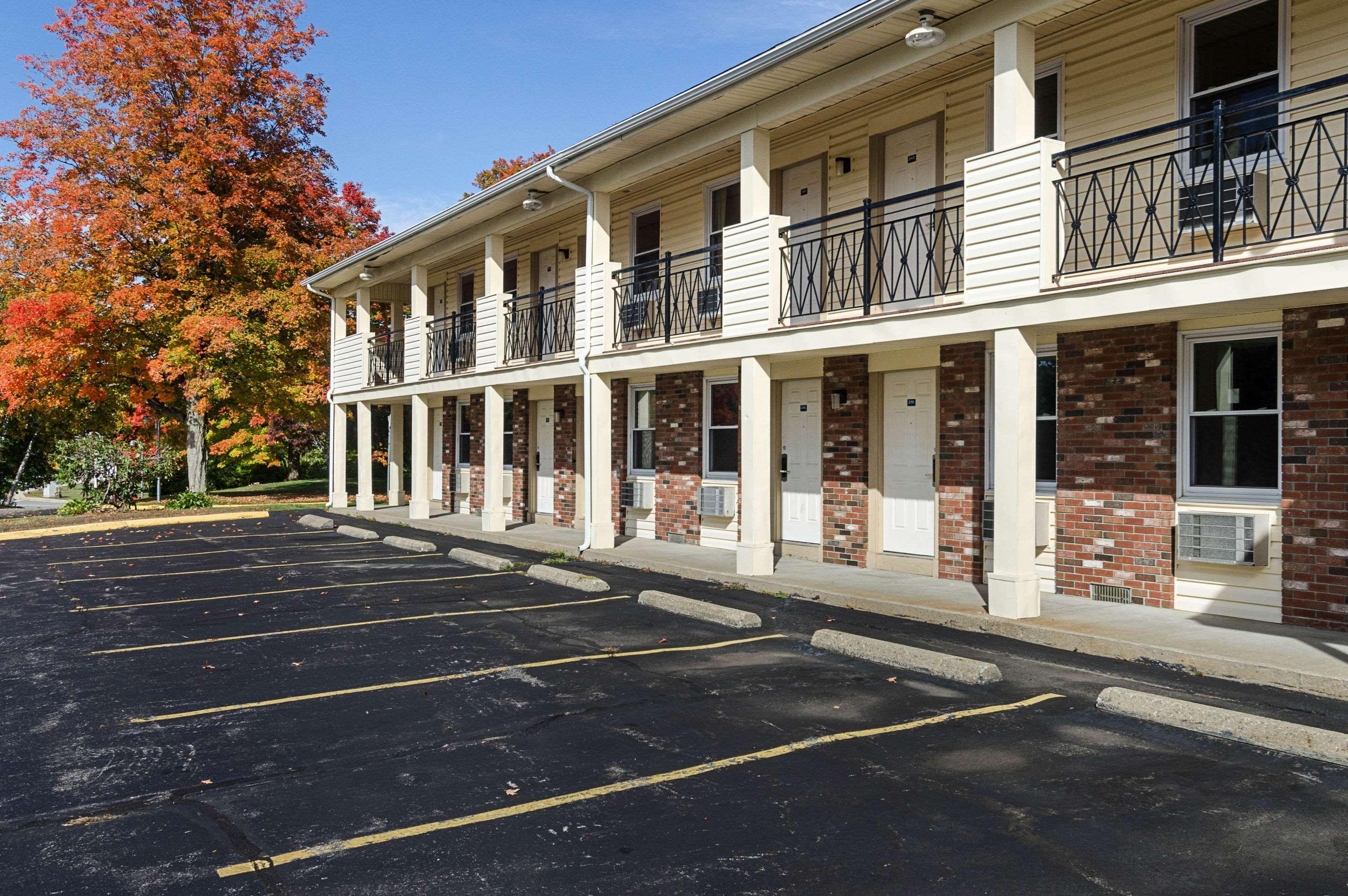 Econo Lodge Sturbridge Route 20 Buitenkant foto