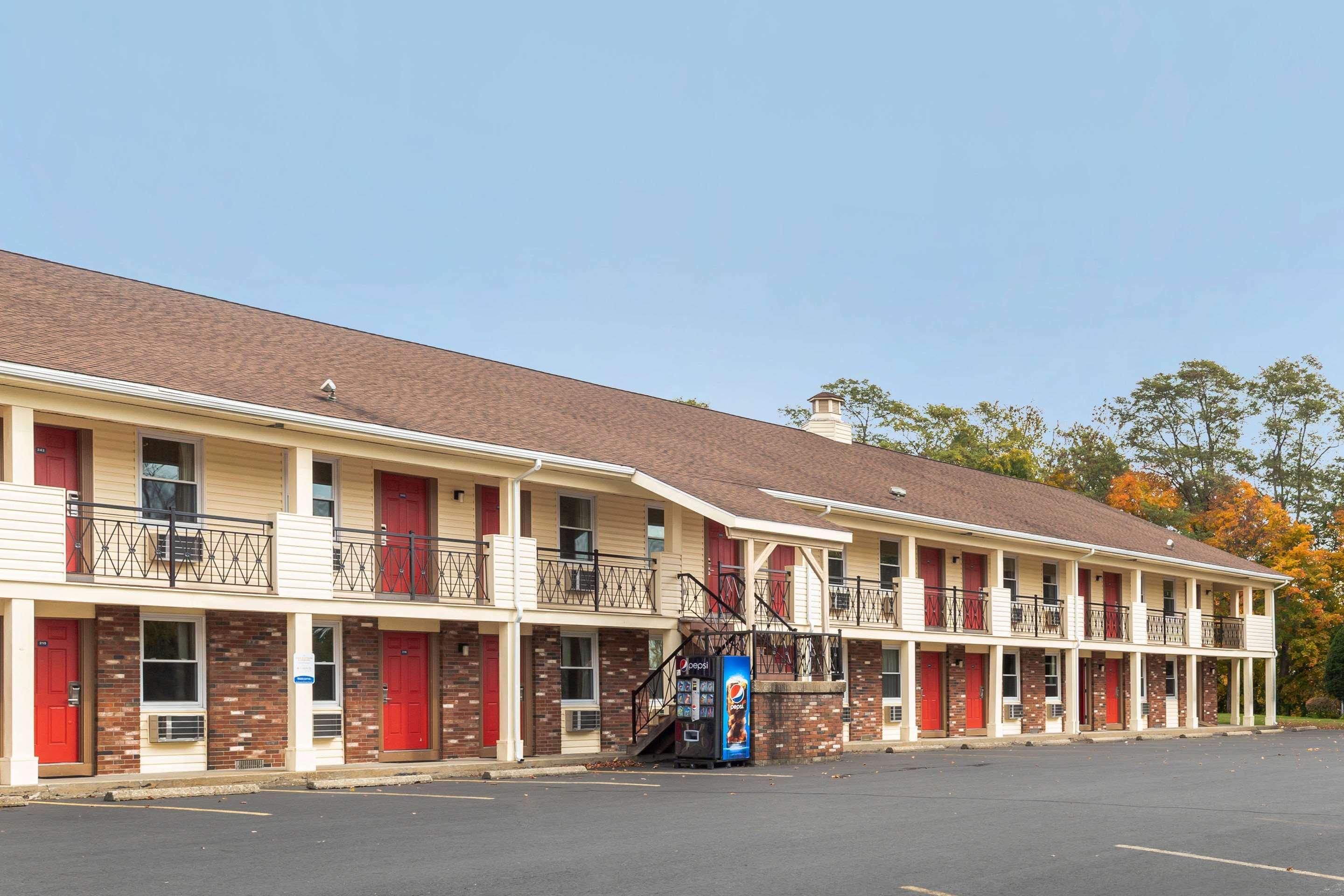 Econo Lodge Sturbridge Route 20 Buitenkant foto